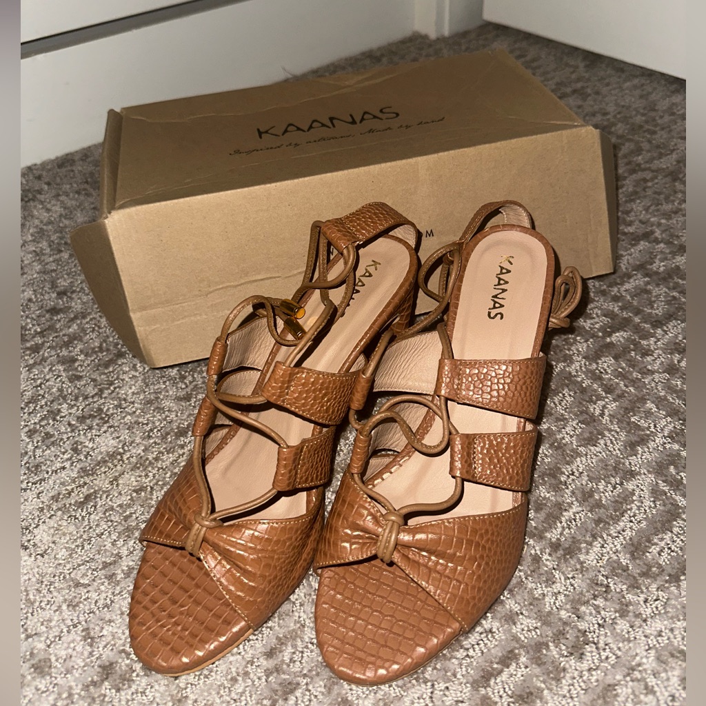 Brand New Kaanas Strap Thick Heels- Sz 6